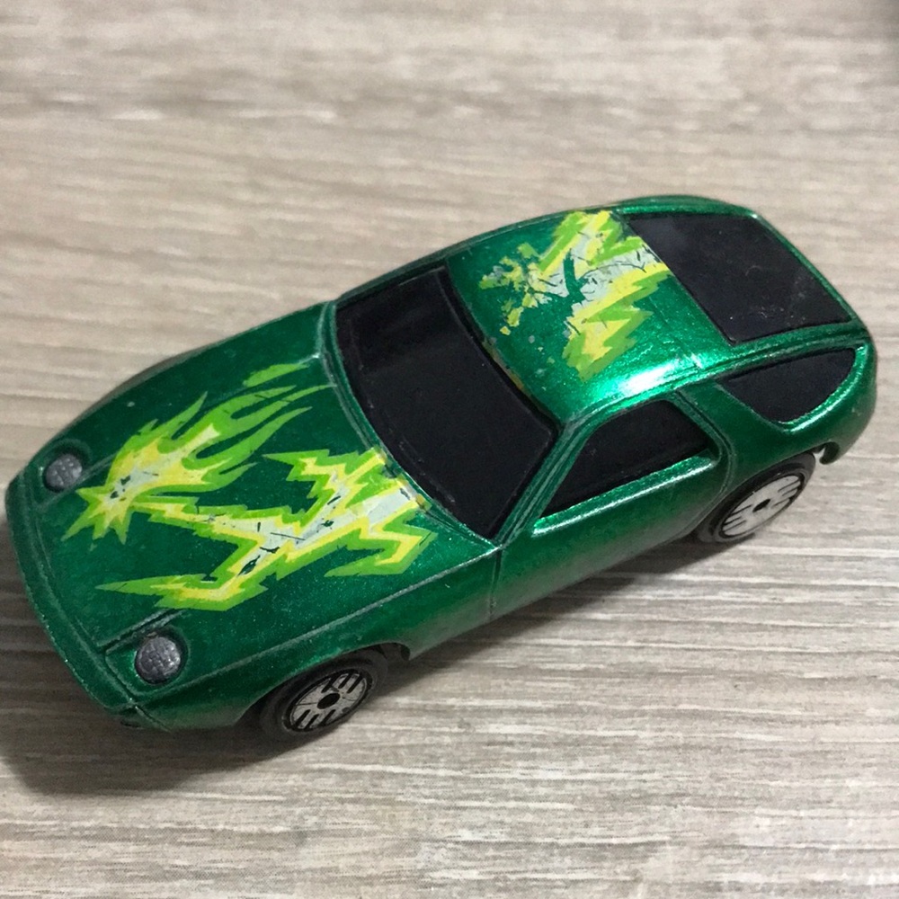 Hot Wheels 1983 Predator Green with Ultra Hots Vintage Diecast Lightning Decal